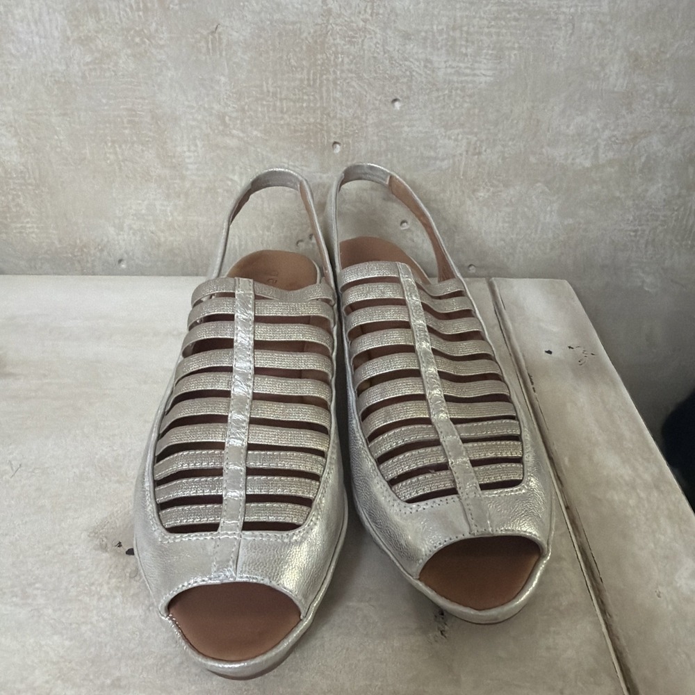 Gentle Souls Kenneth Cole Women's Lee low Wedge sling back Sandals 8.5